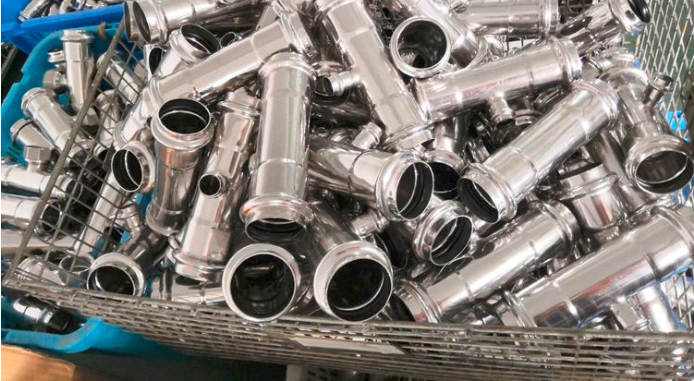 安裝衛生級不銹鋼水管卡壓好還是卡箍好？